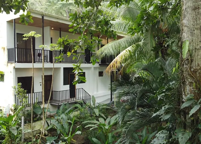 Riverside Apartments - Walk To The Beach In Santa Teresa! Newly Renovated!