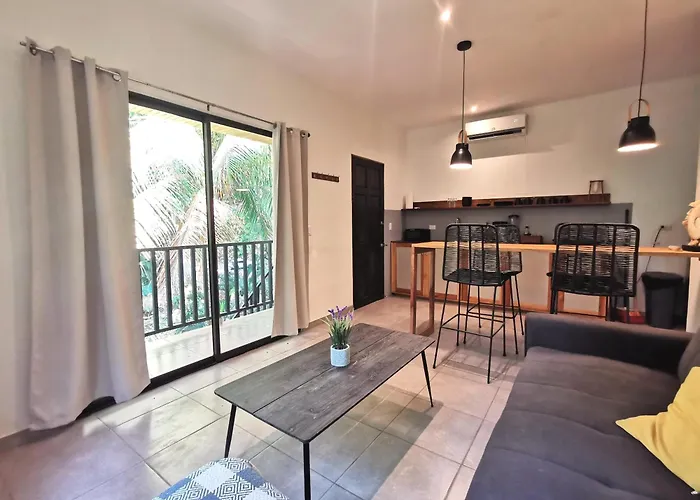 Riverside Apartments - Walk To The Beach In Santa Teresa! Newly Renovated!