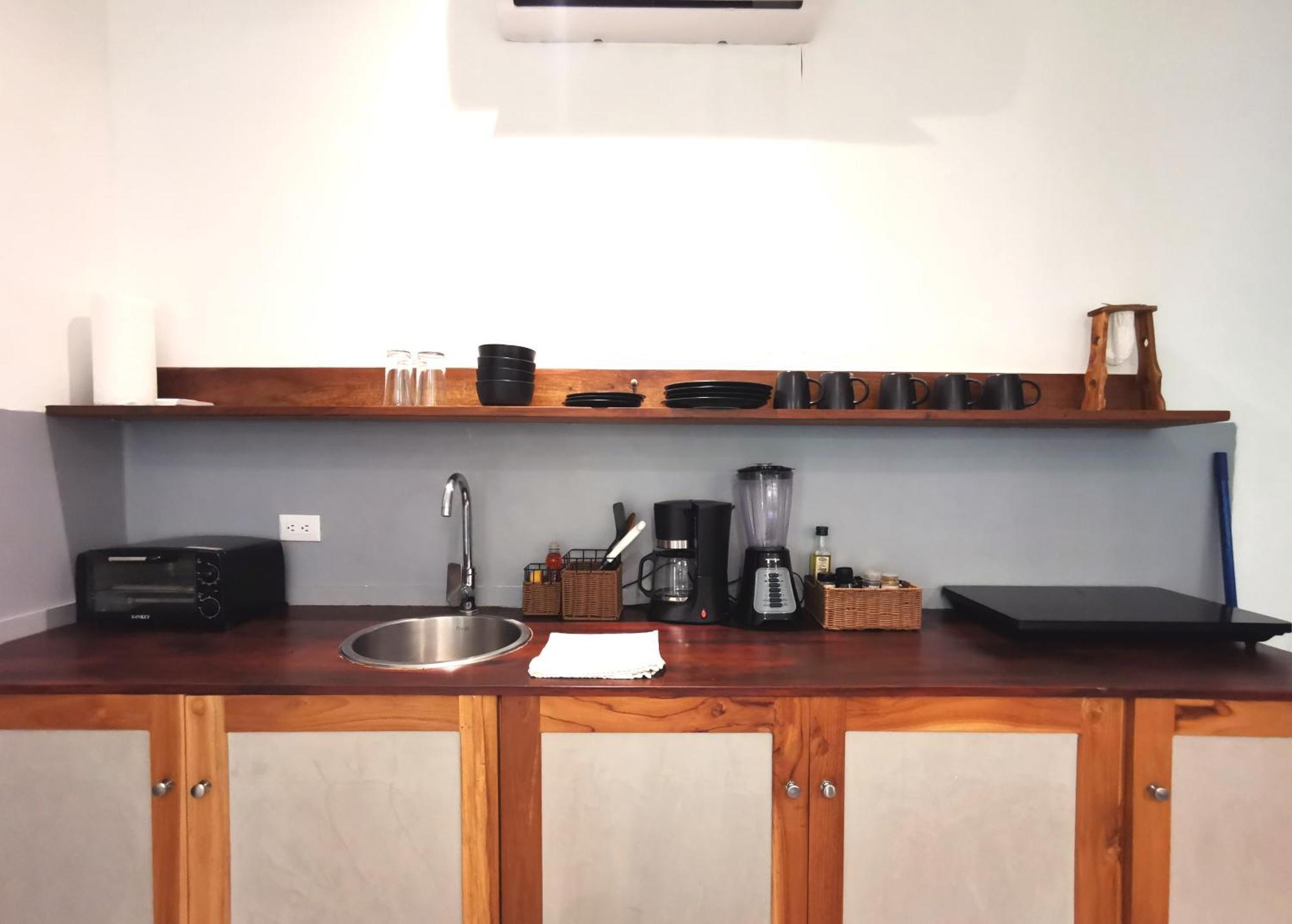 Apartment Riverside - Walk To The In Santa Teresa! Newly Renovated! Playa Santa Teresa (Puntarenas)
