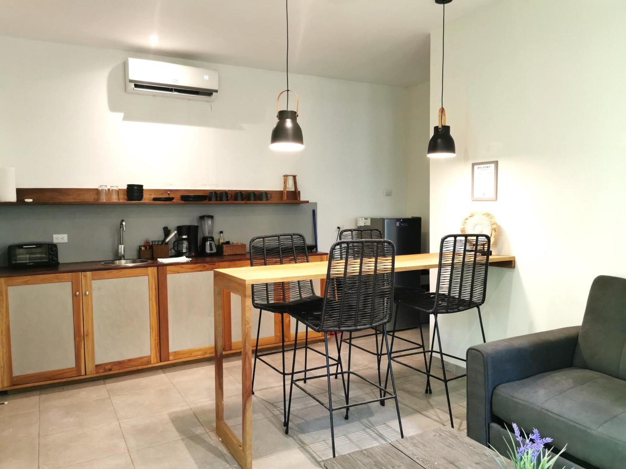 Riverside - Walk To The In Santa Teresa! Newly Renovated! Playa Santa Teresa (Puntarenas)