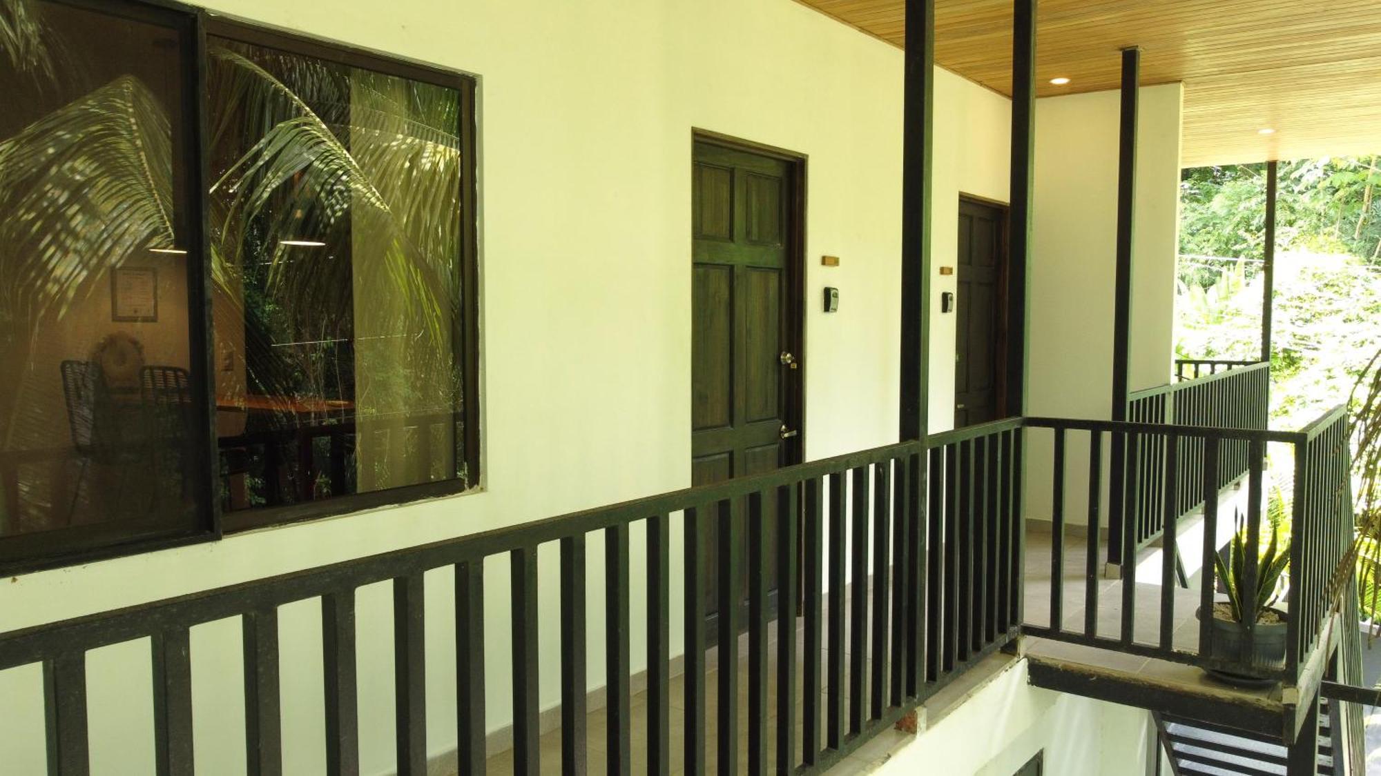 Apartment Riverside - Walk To The In Santa Teresa! Newly Renovated! *